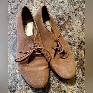 Light Mocha Faux Suade Tie Shoe size 10